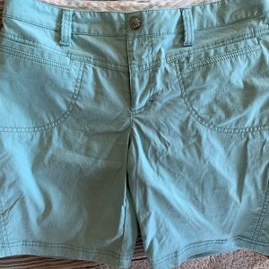 Athleta Dipper Hiking shorts mint green size 10